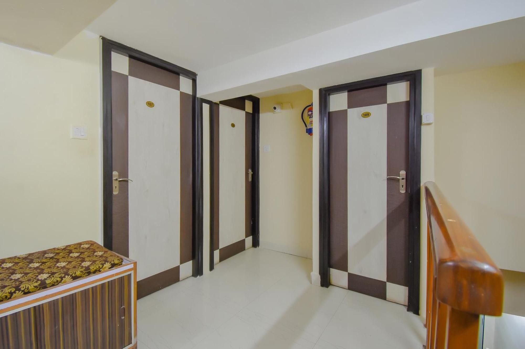 Hotel O Lindsay Inn Guest House Calcutta Calcutta Bara Bazar Екстериор снимка
