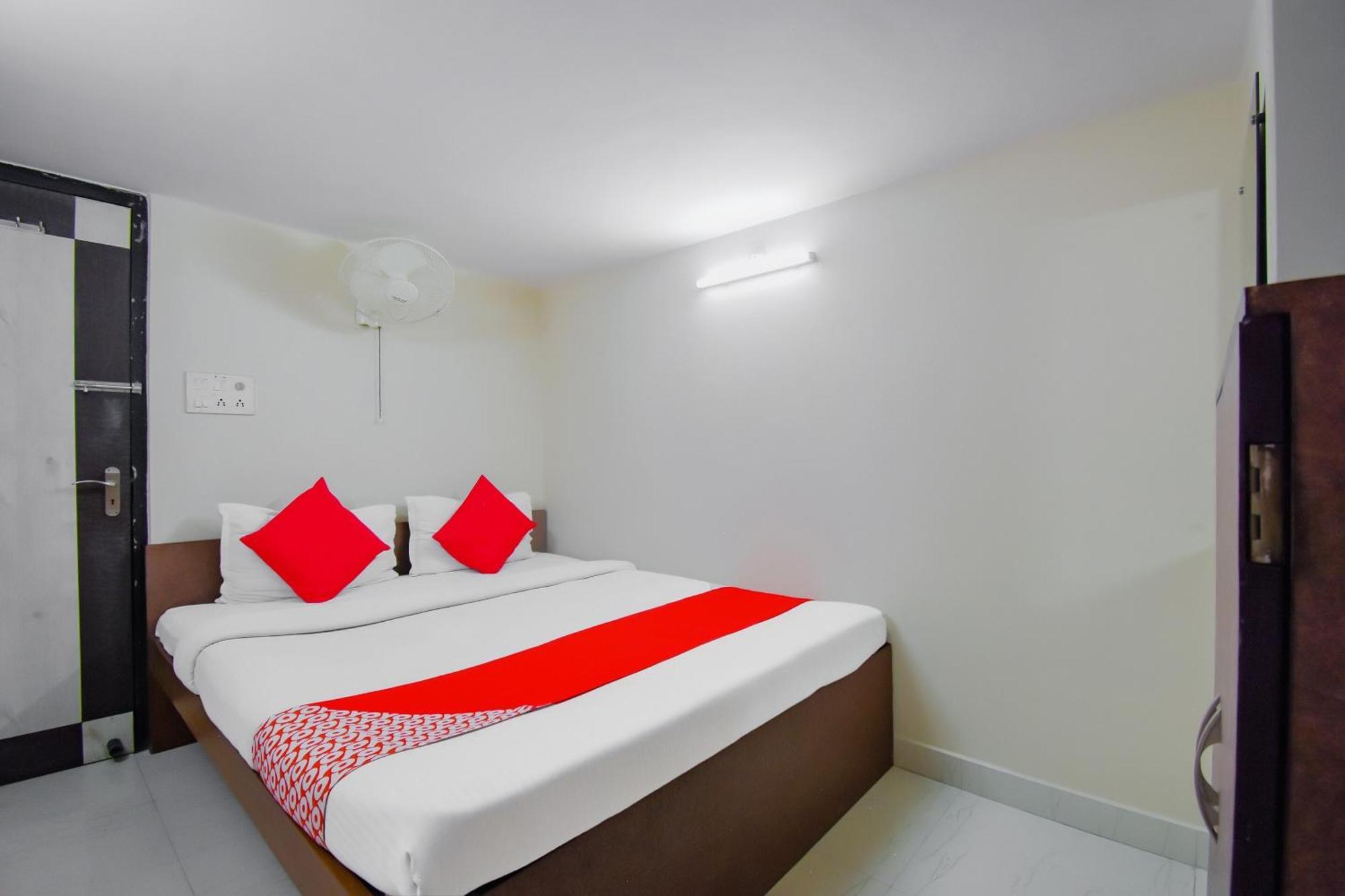 Hotel O Lindsay Inn Guest House Calcutta Calcutta Bara Bazar Екстериор снимка