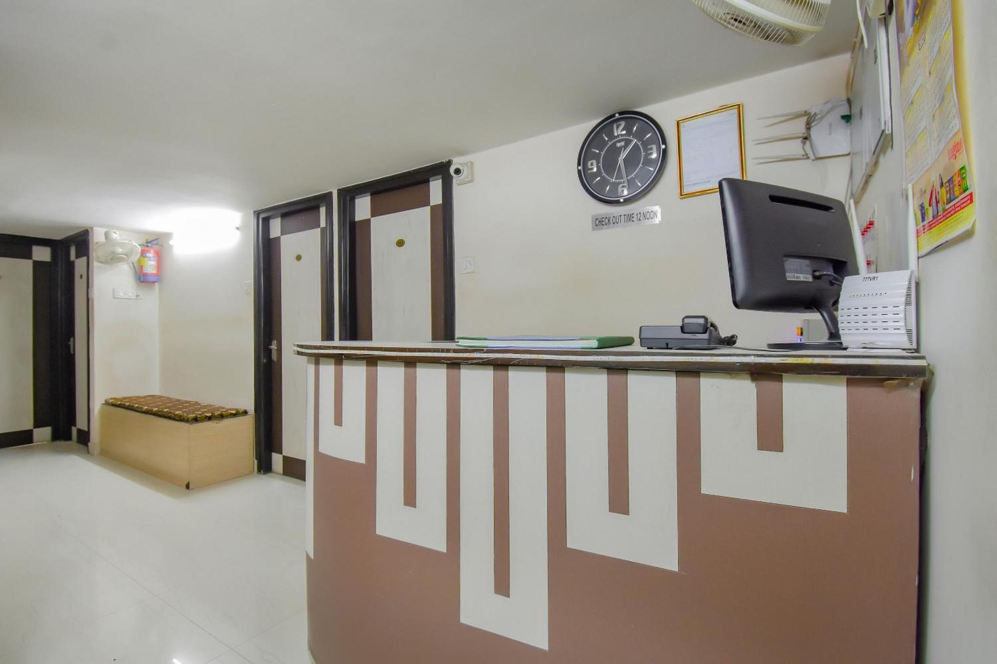 Hotel O Lindsay Inn Guest House Calcutta Calcutta Bara Bazar Екстериор снимка